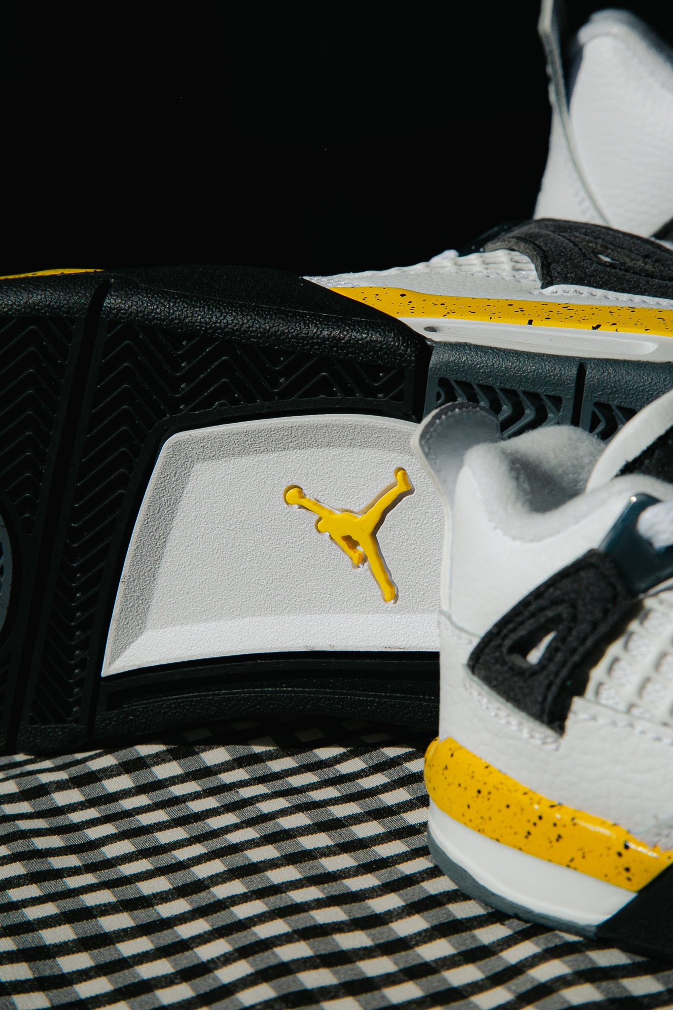Air Jordan 4 Retro Tour Yellow IO2463-102