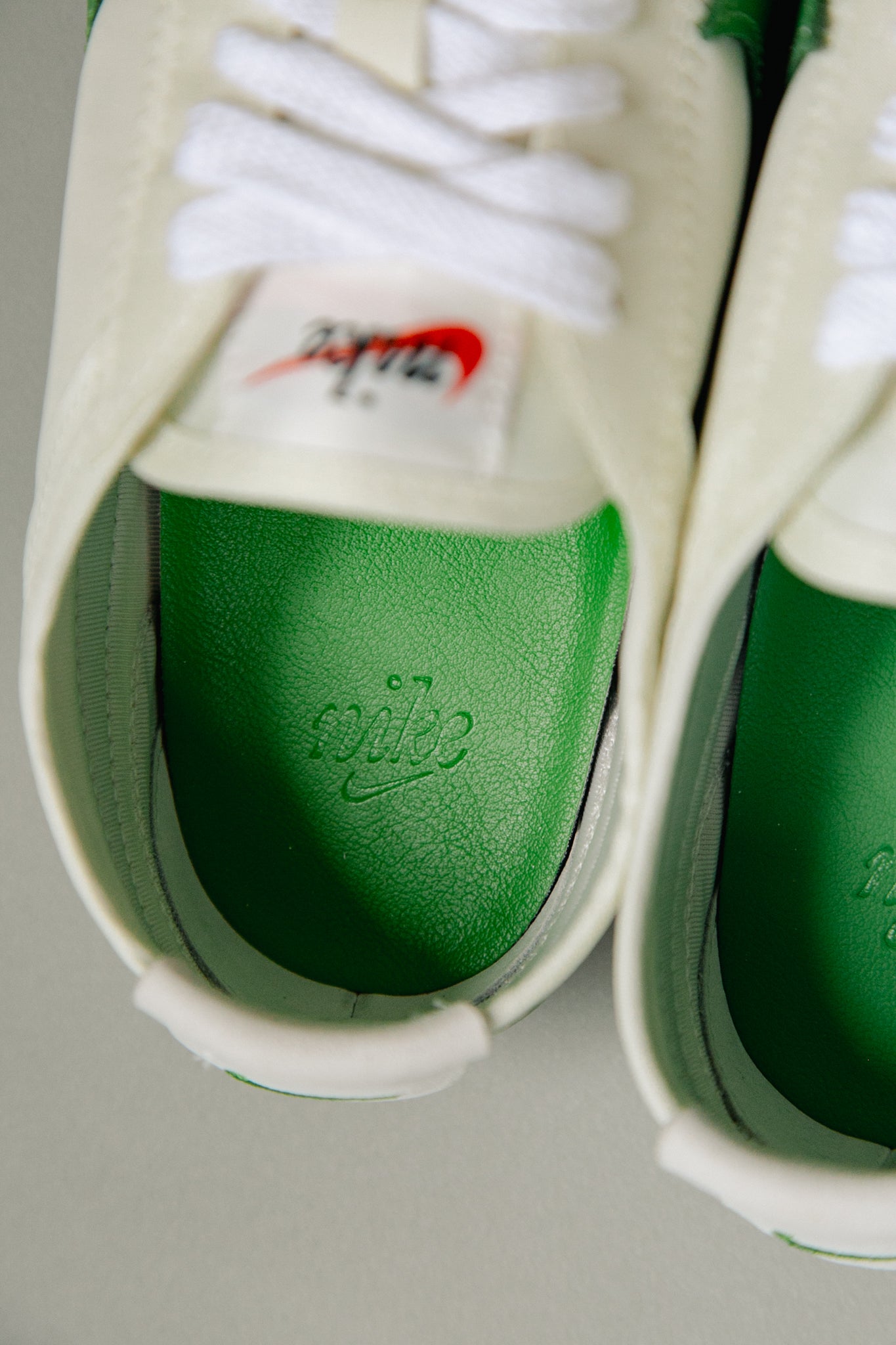 Nike Moon Shoe OG SP Sail/Chlorophyll/Light Bone II0407-102