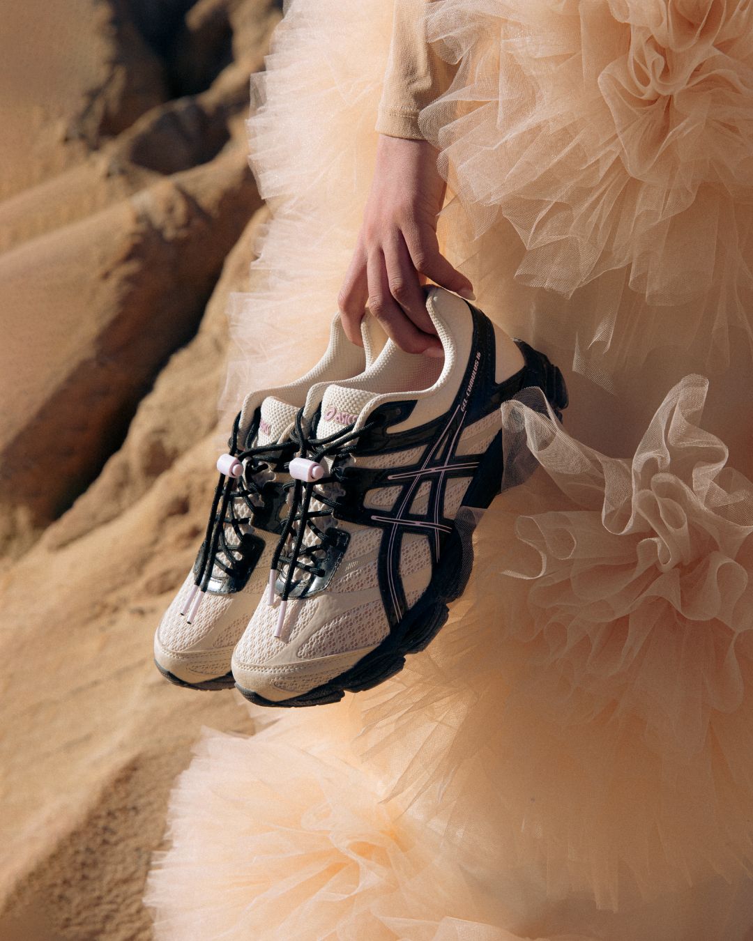 FINESSE x ASICS GEL-CUMULUS 16 Desert Rose 1203B003.200