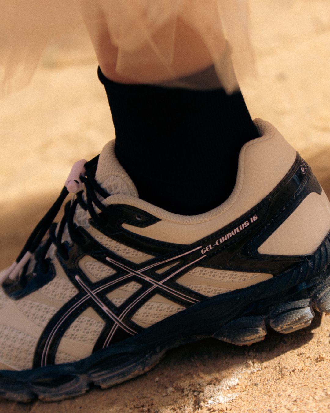 FINESSE x ASICS GEL-CUMULUS 16 Desert Rose 1203B003.200