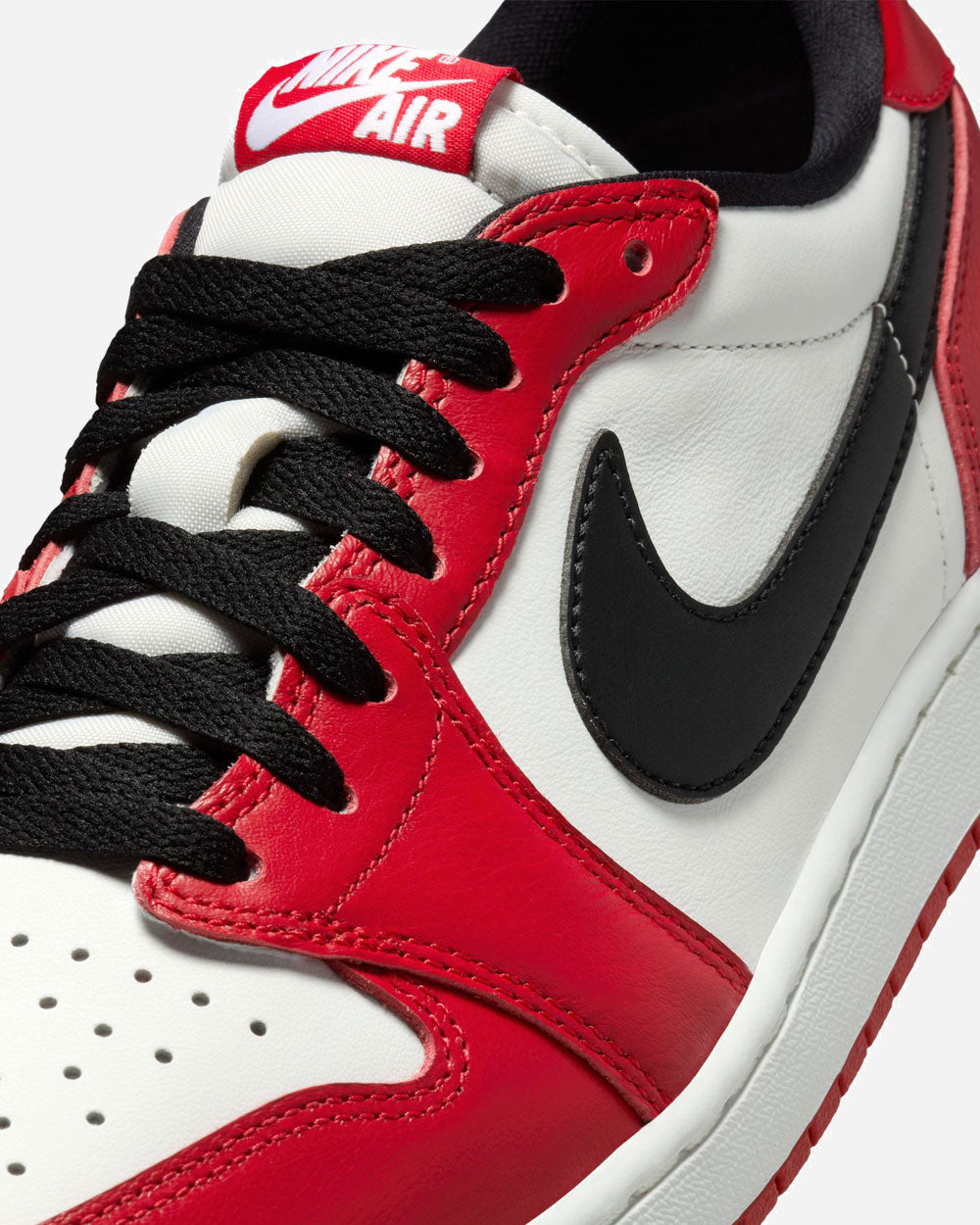 Air Jordan 1 Retro Low OG "Chicago" HQ6998-600