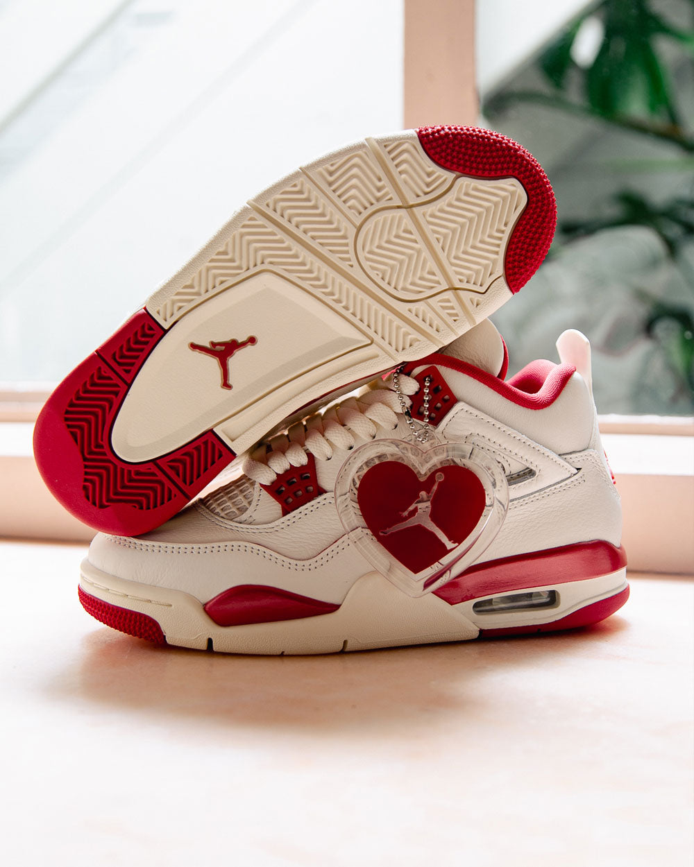 Air Jordan 4 Retro "Valentines Day" Sierra Red HV0823-108