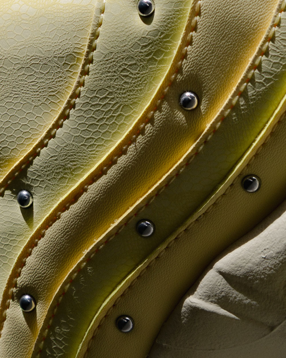 Nike Air Max 95 "Soft Yellow" Metallic Silver IQ3444-722