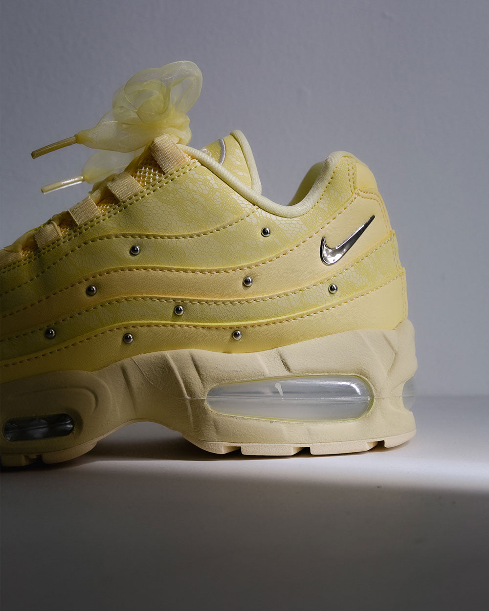 Nike Air Max 95 "Soft Yellow" Metallic Silver IQ3444-722