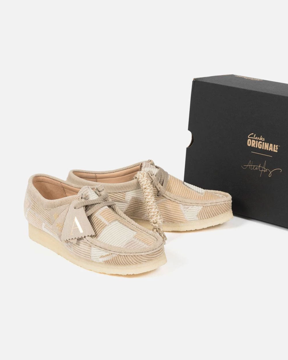 Aleali May x Clarks Originals Wallabee Beige Combi 26185905