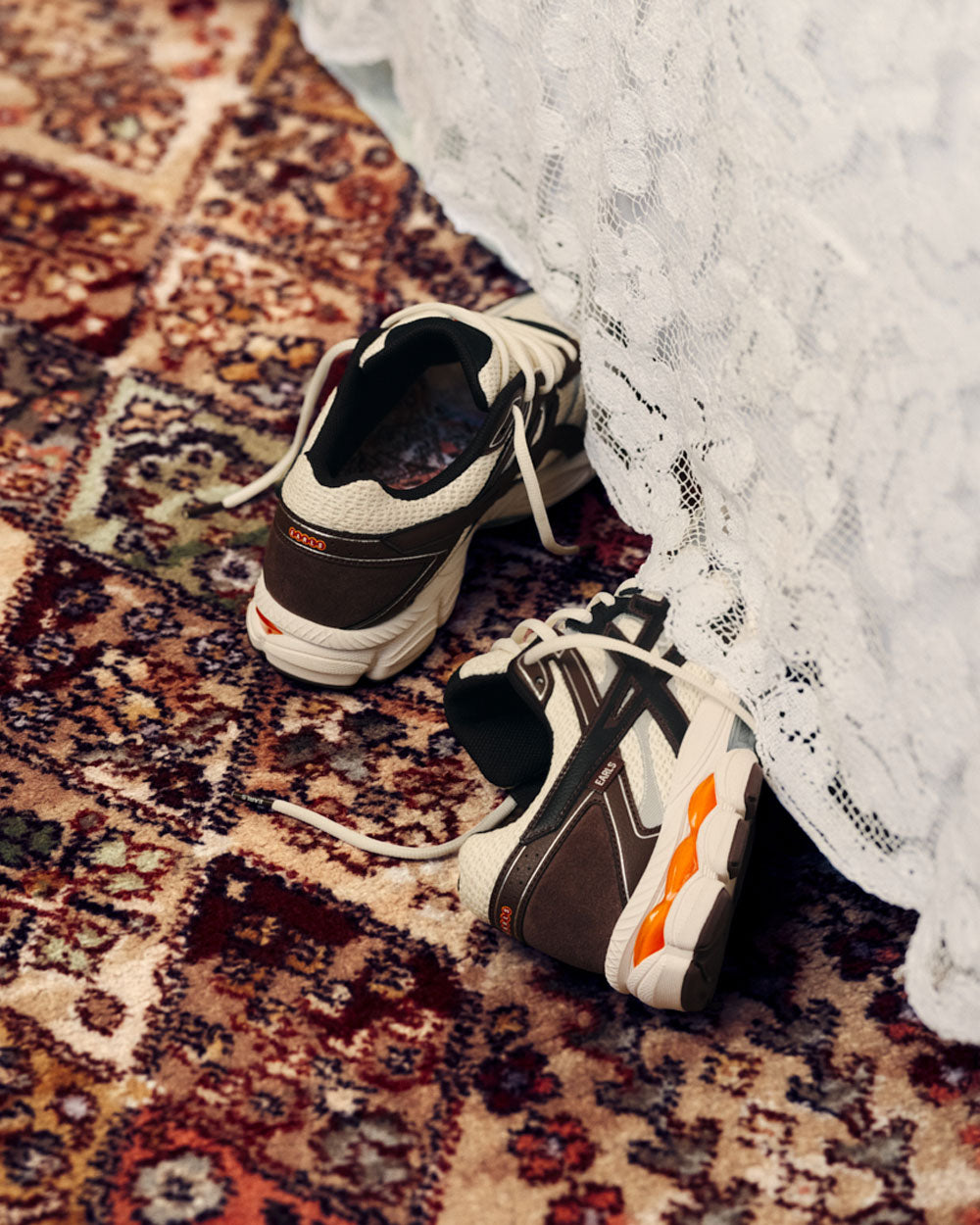 EARLS x ASICS GEL-CUMULUS 16 Coconut Milk/Black 1203B053.200