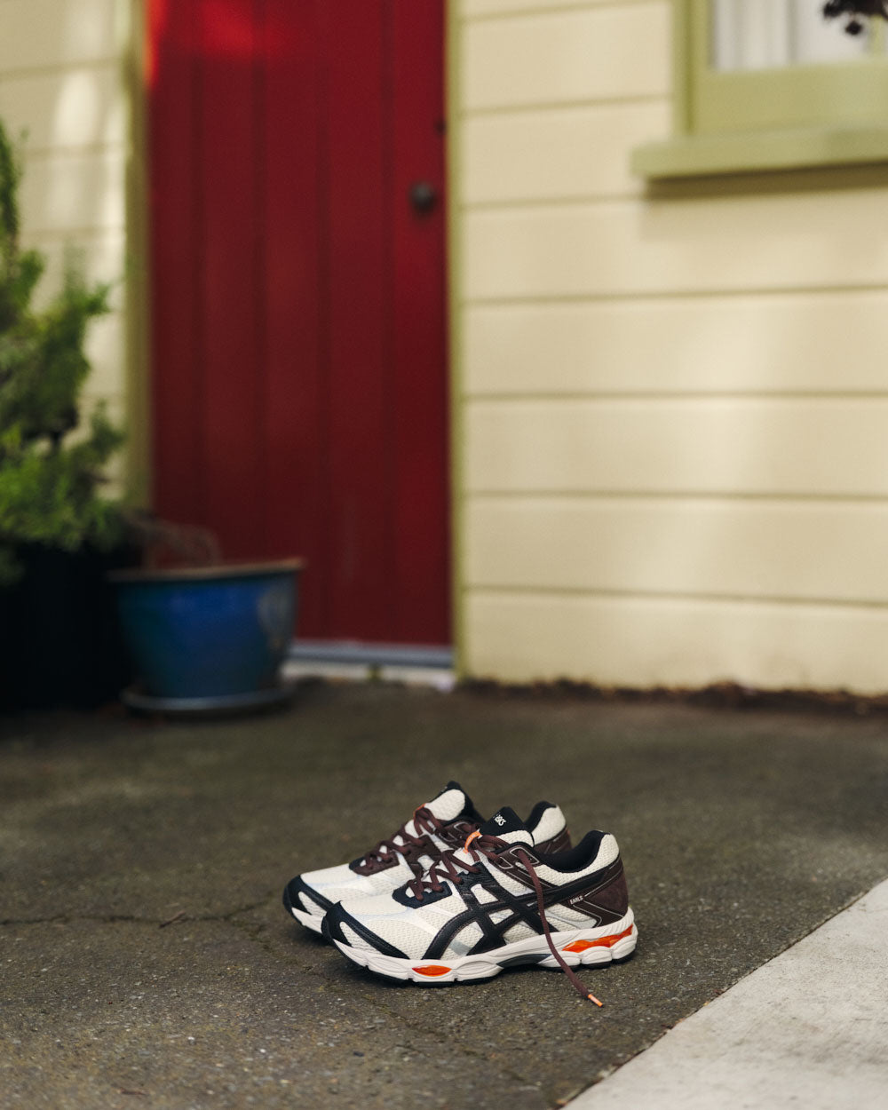 EARLS x ASICS GEL-CUMULUS 16 Coconut Milk/Black 1203B053.200