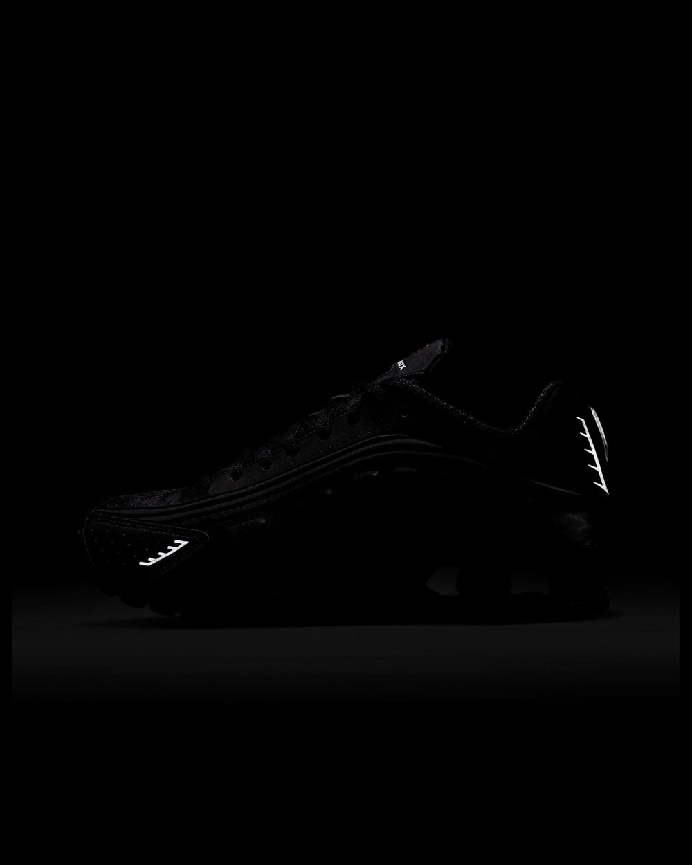 Nike Shox R4 Black AR3565-004